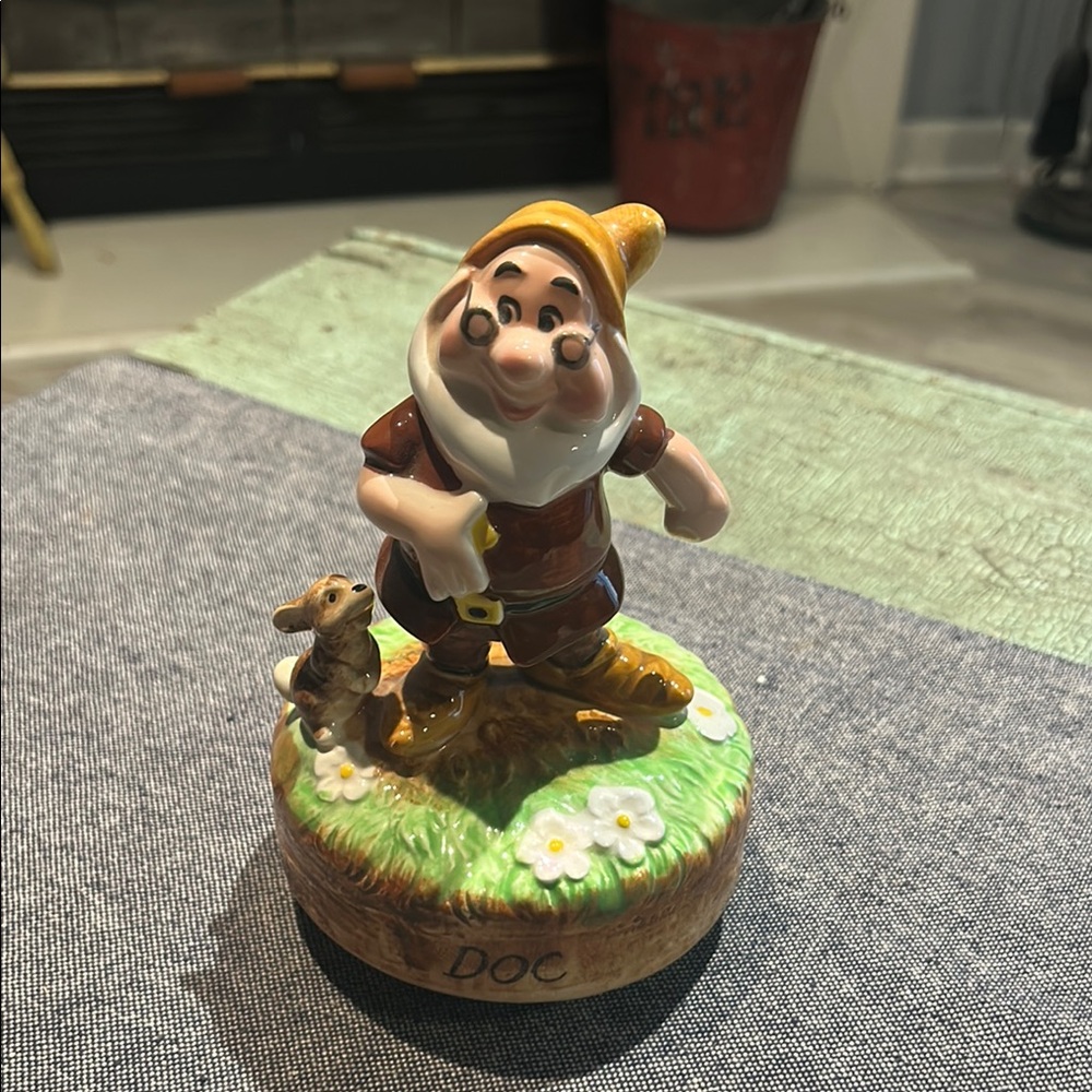 Vtg DISNEY Snow White & the Seven Dwarfs Doc Rotating Music Box by Schmid